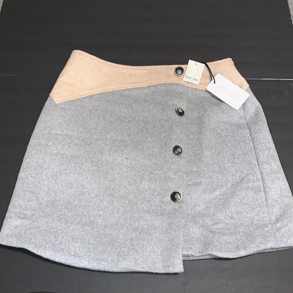 NWT Line and Dot Skirt